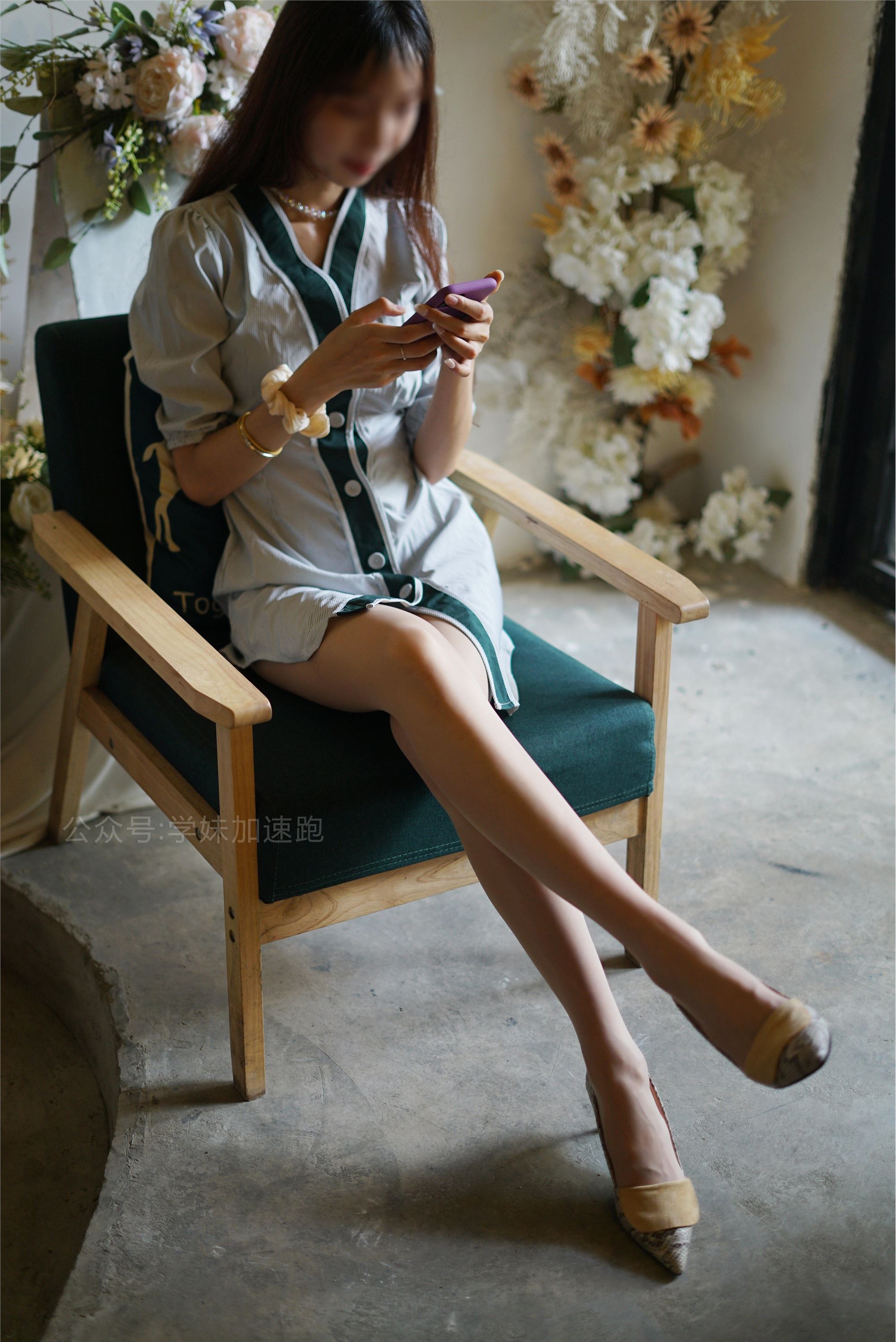 学妹加速跑 XM043《清清凉凉，丝袜走起-盘盘》